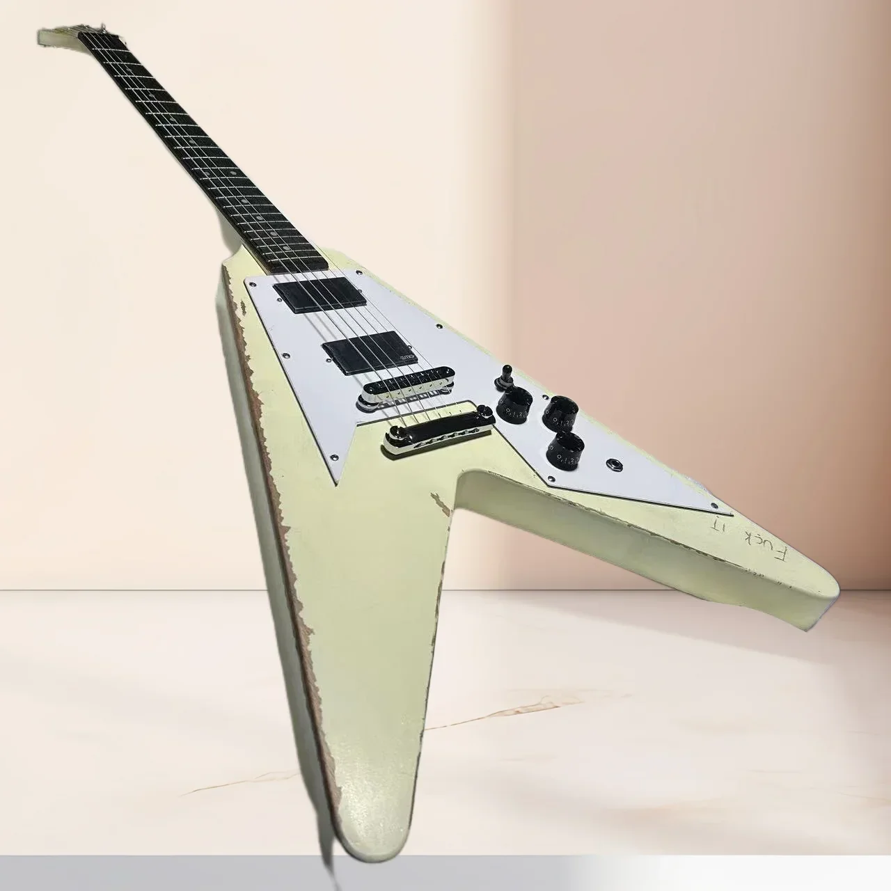 Instrumentos Musicais: Guitarr - Musical Instrument Old avaliação e preço